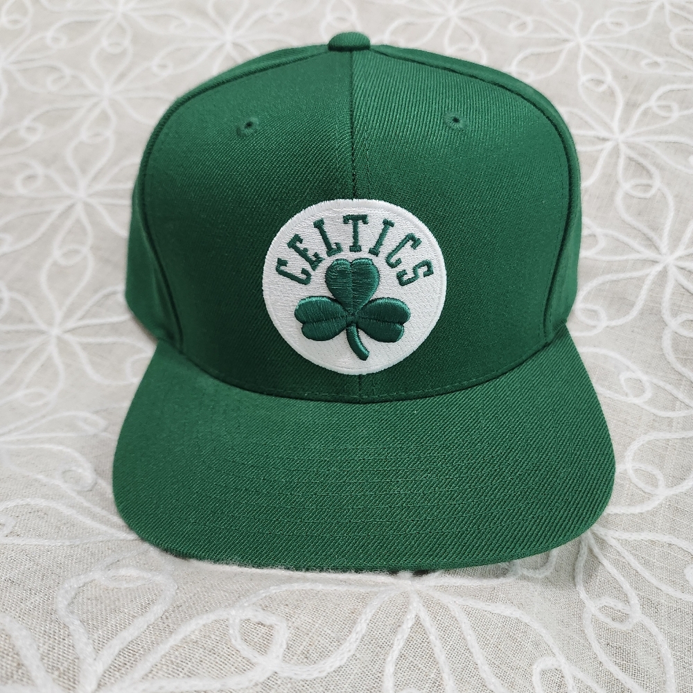 Boston Celtics Snapback Hat / Mitchell & Ness Celtics Hat